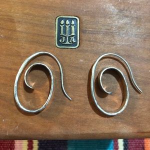 Floating Spiral Ear Hooks